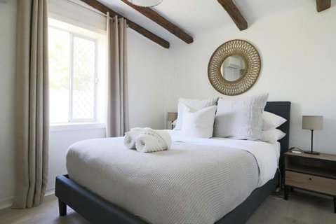 Rustic Chic 200 Metres From CBD - Rent Accommodation 3