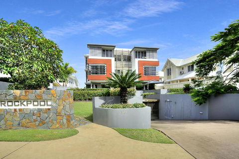 Rockpool No 4 Beachfront Unit - Rent Accommodation 0