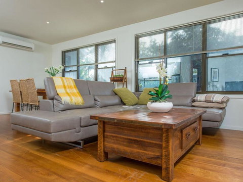 Rolling Waves No 2 - Rent Accommodation 1