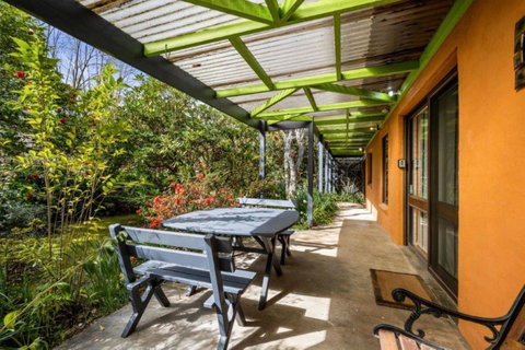 Roses On The River - An Absolute River Frontage Cottage - Rent Accommodation 2