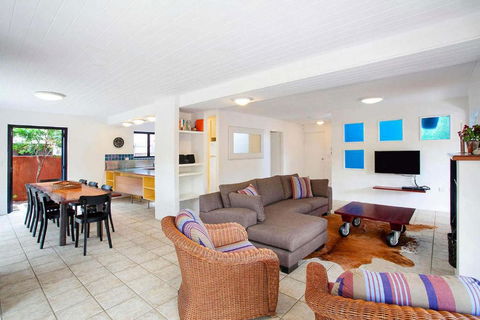 Ross Cres Spacious Private Beach House - Rent Accommodation 2