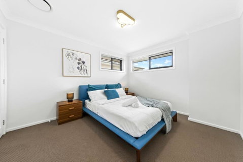 Rouse Hill Fancy 5bedrooms House - Rent Accommodation 3