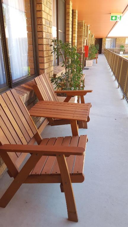 Royal Palms Motor Inn - Rent Accommodation 3