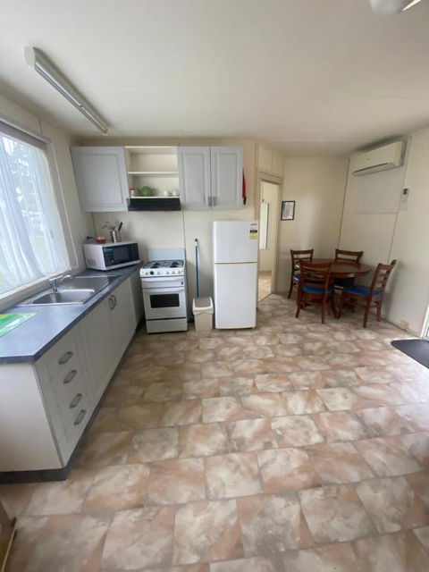 Sale Caravan Park - Rent Accommodation 0