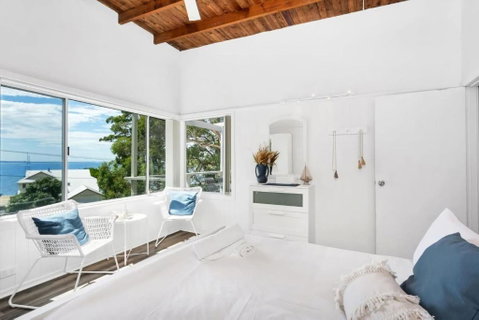 Sally Beach House With Ocean Views - Rent Accommodation 1
