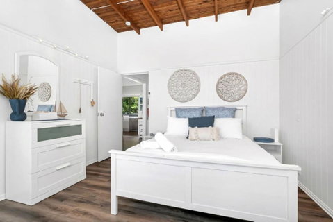 Sally Beach House With Ocean Views - Rent Accommodation 2