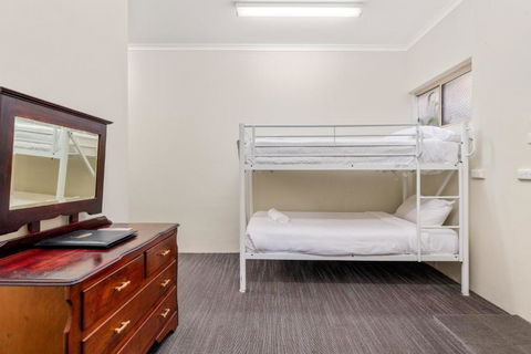Sanctuary Resort Motor Inn - Rent Accommodation 2