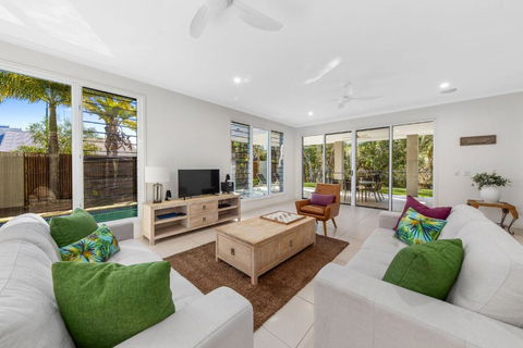 Sand And Sea Beach House - Rent Accommodation 2