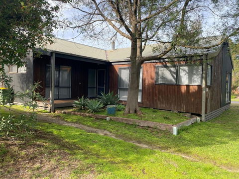 Sanders Beach House - Rent Accommodation 0