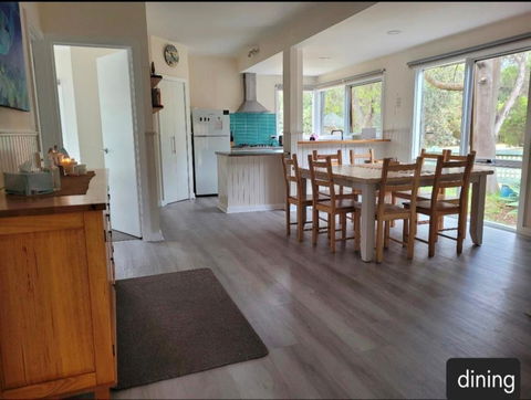 Sanders Beach House - Rent Accommodation 3