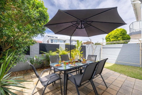 Sandcastles 4 -8 Ala Moana Way - Rent Accommodation 3