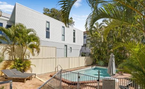 Sanderling Miami - Hosted By Burleigh Letting - Rent Accommodation 1