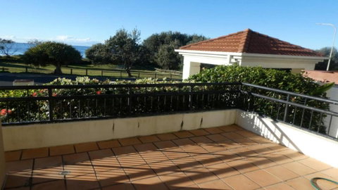 Sands 16, 20 - 22 Pacific Parade - Rent Accommodation 2
