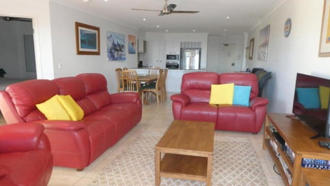 Sands 16, 20 - 22 Pacific Parade - Rent Accommodation 3