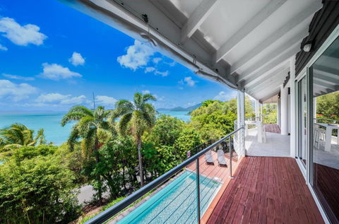 Seascape On Shutehaven - Whitsunday Views Holiday Home - Rent Accommodation 1