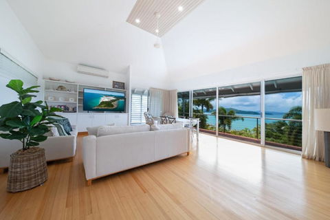 Seascape On Shutehaven - Whitsunday Views Holiday Home - Rent Accommodation 3