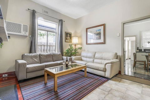 Spacious Urban Delight In Coburg - Rent Accommodation 0