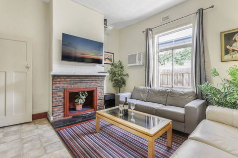 Spacious Urban Delight In Coburg - Rent Accommodation 1