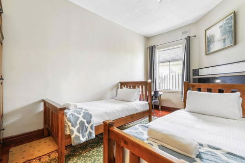 Spacious Urban Delight In Coburg - Rent Accommodation 3