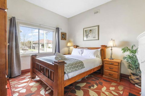 Spacious Urban Delight In Coburg - Rent Accommodation 2