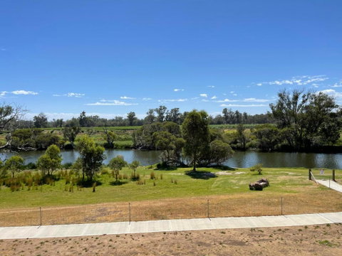Stirling Estate Chalets - Rent Accommodation 2