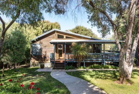 Surfside Retreat - Rent Accommodation 0