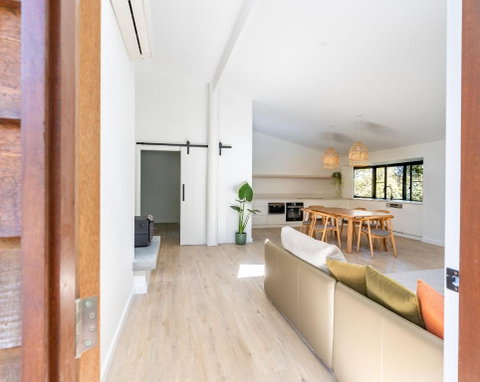 Surfside Retreat - Rent Accommodation 1