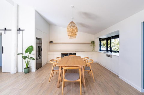 Surfside Retreat - Rent Accommodation 2