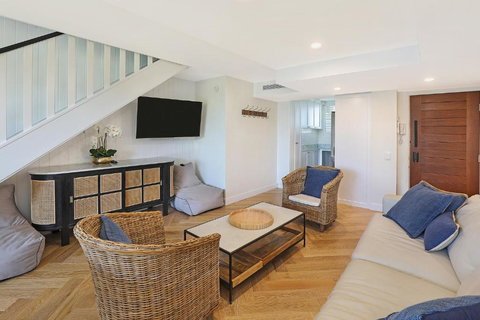 TARA7- On Trend At Taranaki - Rent Accommodation 3