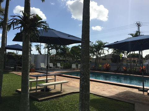BIG4 Cane Village Holiday Park - Rent Accommodation 0