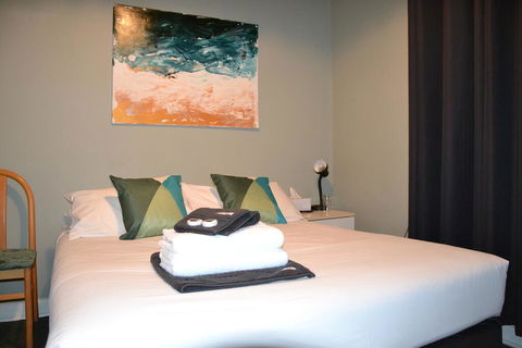 Black Diamond Lodge - Rent Accommodation 3