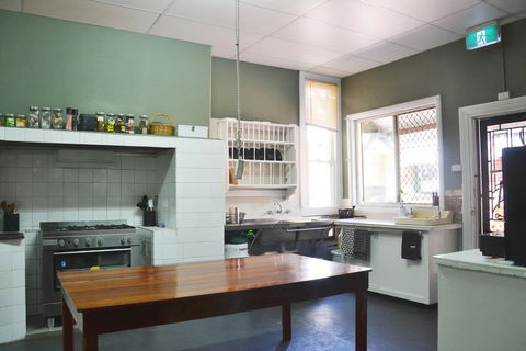 Black Diamond Lodge - Rent Accommodation 1