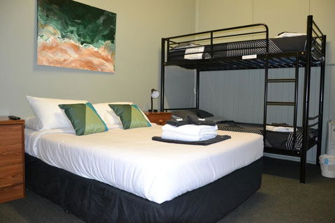 Black Diamond Lodge - Rent Accommodation 2