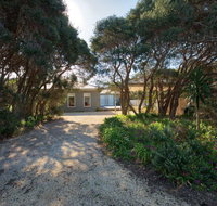 Bluetopia - Sparkling Solar Heated Pool - Rent Accommodation