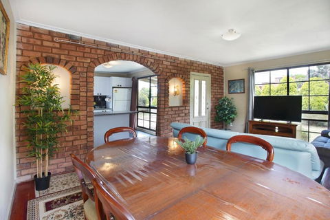 Three Bedroom Sweet Retreat In Coburg - Rent Accommodation 2