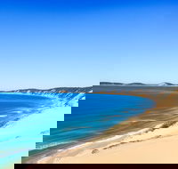 Kayak with Dolphins and 4WD Great Beach Drive Day Trip from Noosa - Rent Accommodation