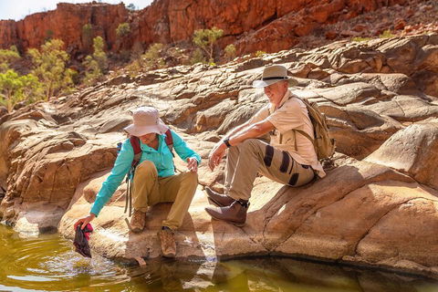 Private 9 Hour Walk And Waterhole Tour In West MacDonnell Ranges - Rent Accommodation 1
