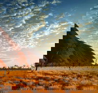 Highlights of Uluru Including Sunrise and Breakfast - Rent Accommodation
