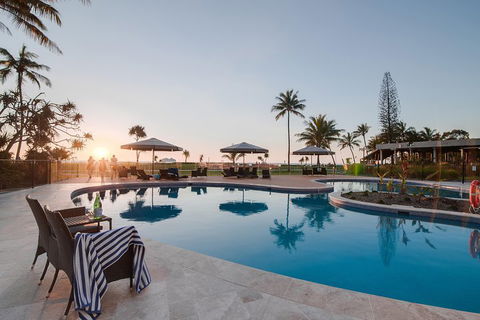 Tangalooma Island Resort Whale Watching Day Cruise With Dolphin Feeding - Rent Accommodation 4